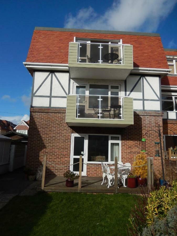 Gables Court Holiday Apartments Swanage Exterior photo